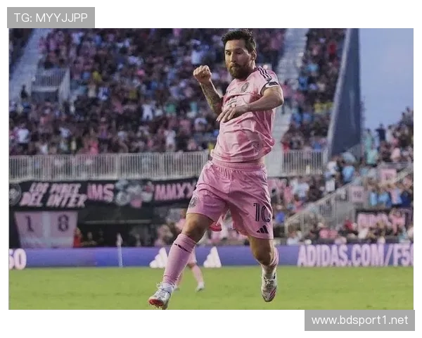 37岁梅西实拍展现绝佳突破能力包夹中潇洒脱身引全场惊叹